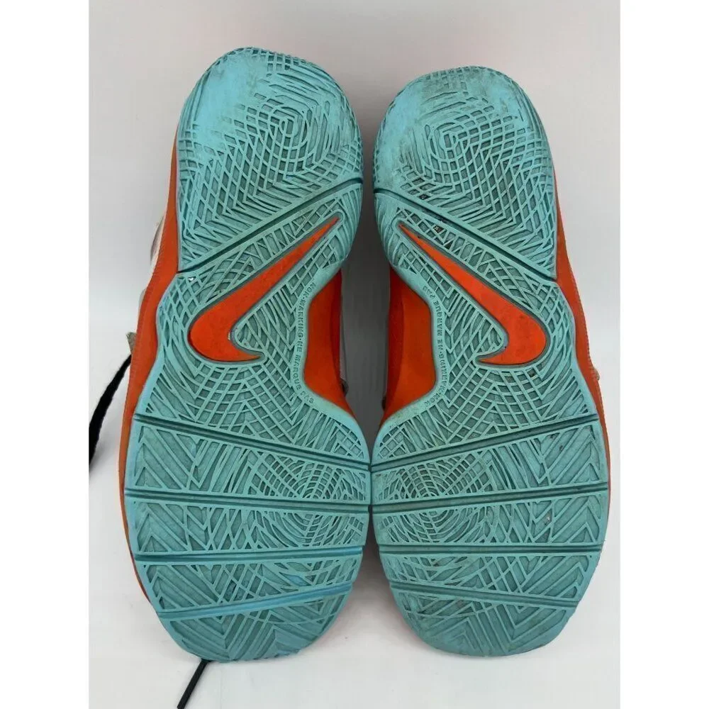 Nike Team Hustle D Sneakers Size 3 Youth